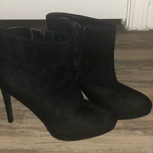 Foreve 21 Black booties